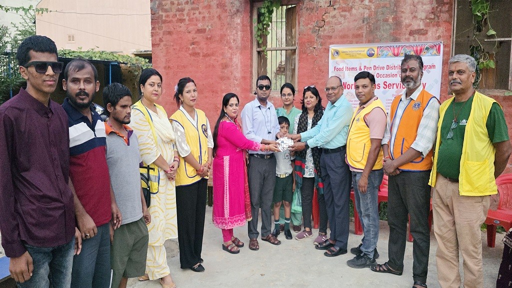 विश्व लायन्स सेवा दिवसको अवसरमा दृष्टिविहिन विद्यार्थीहरूलाई खाजा तथा पेनड्राइभ वितरण