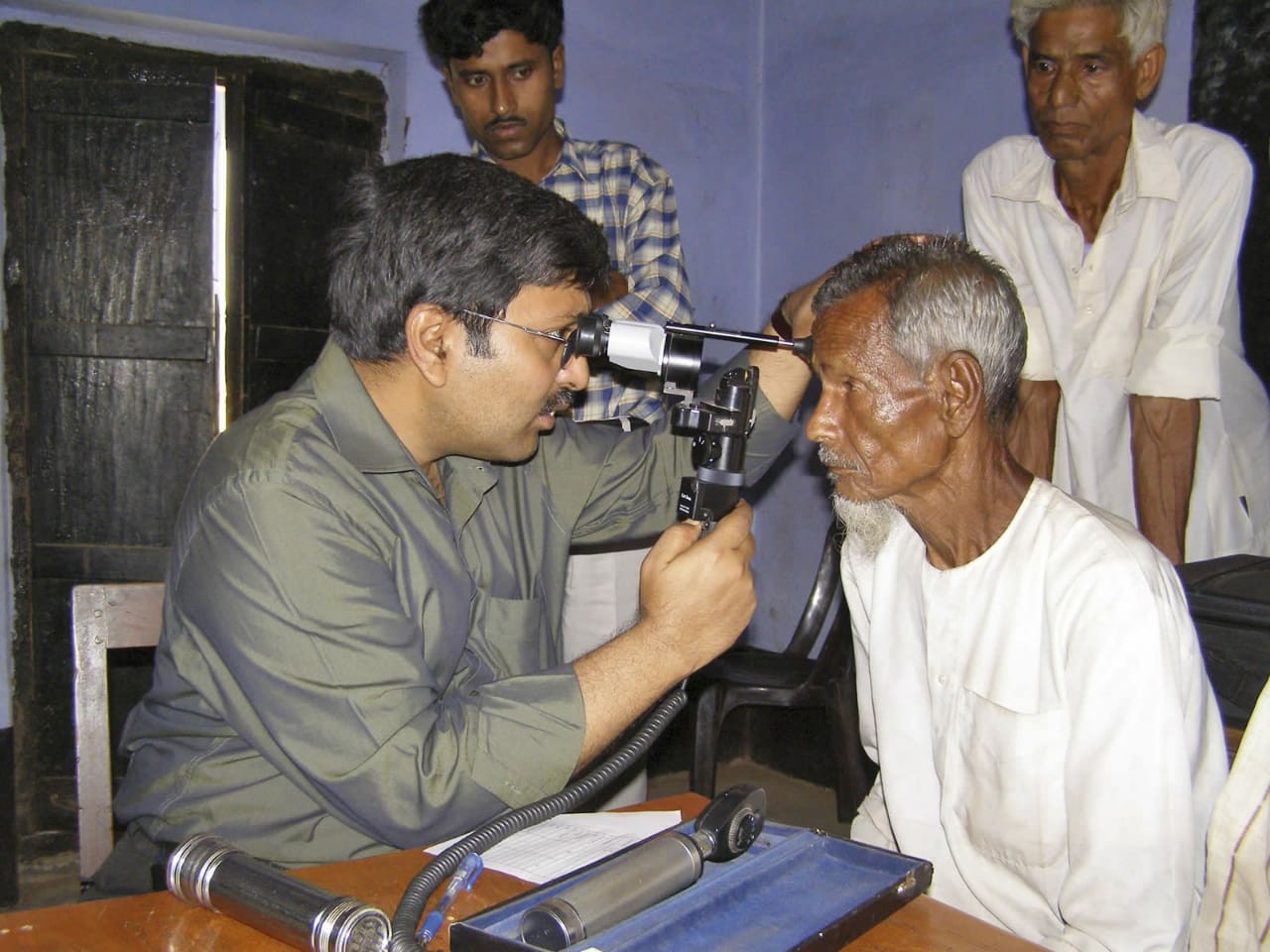 ग्लोबल आईएमई बैंकद्वारा निःशुल्क आँखा शिविरको आयोजना