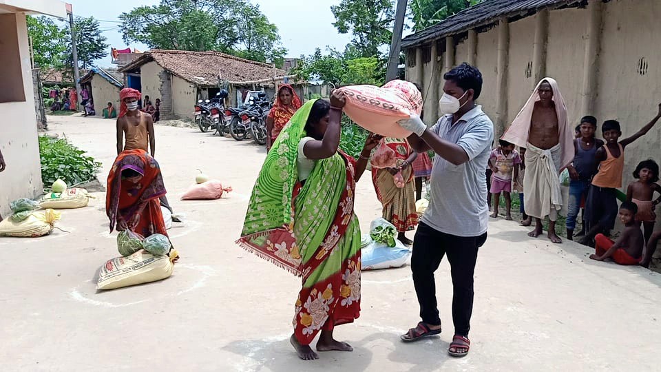 मिथिला वाइल्ड लाईफ ट्रष्टद्वारा बाराका ३ पालिकामा १५० बिपन्न घरपरिवारलाई राहत वितरण