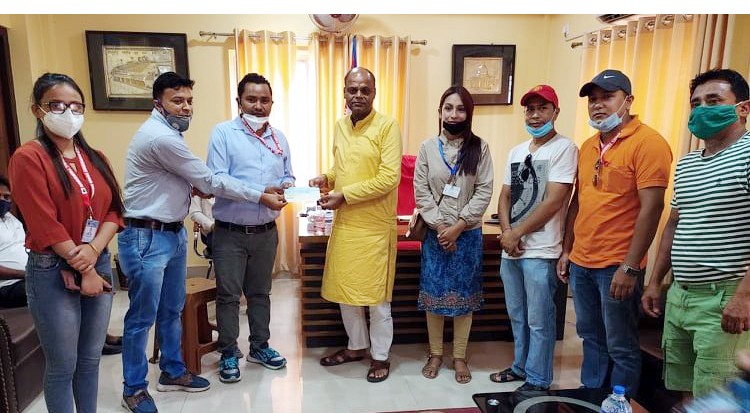 वीरगंज महानगरको कोरोना विपद् कोषमा वीरगंज युवा समाजद्वारा आर्थिक सहयोग