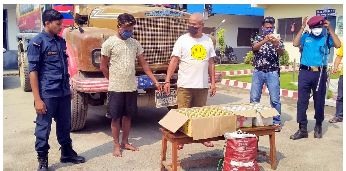 भारततर्फ तस्करी गर्न लागेको रक्सीसहितको ट्याङकर पर्सा प्रहरीको फन्दामा