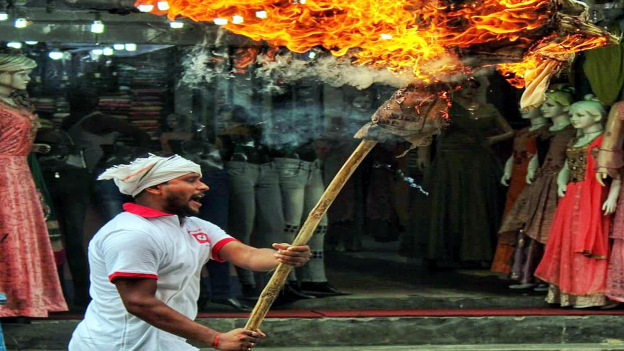 वीरगंजमा सरकारविरुद्ध नेविसंघको प्रदर्शन, ६ जना पक्राउ, दर्जनौं घाइते (फोटो फिचर)