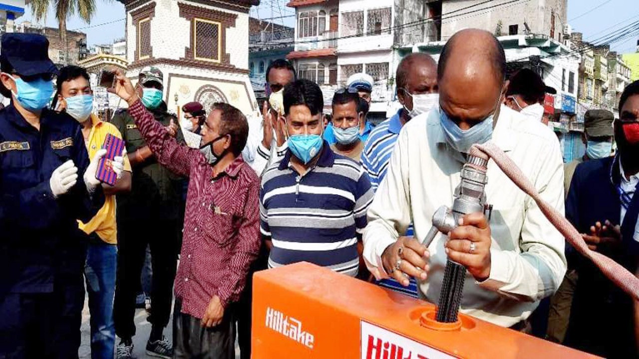 ट्राफिक व्यवस्थापनका लागि वीरगंजमा डिभाईडर राखियो