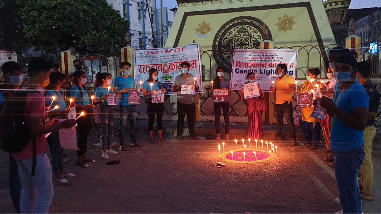 अन्तर्राष्ट्रिय बालिका दिवसको अवसरमा वीरगंजको घन्टाघर चौकमा दिप प्रज्वलन